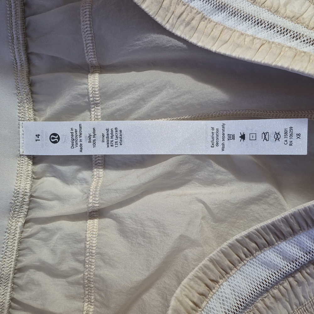 Lululemon Step Out High Rise Shorts NWT - Picture 6 of 12
